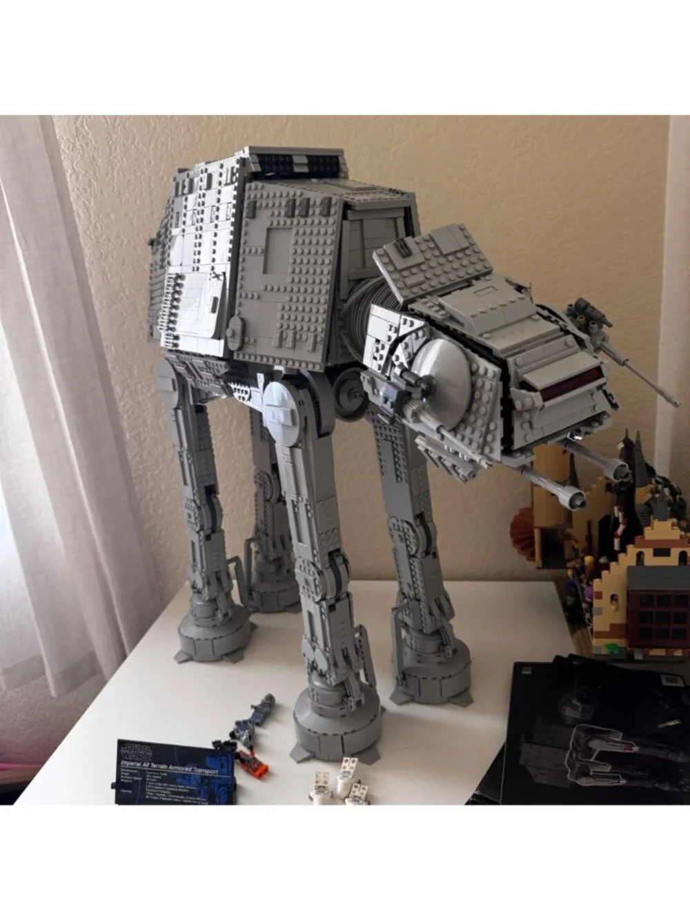 LEGO Star Wars UCS AT-AT 75313 99% Complete With Instructions & 7 Minifigures